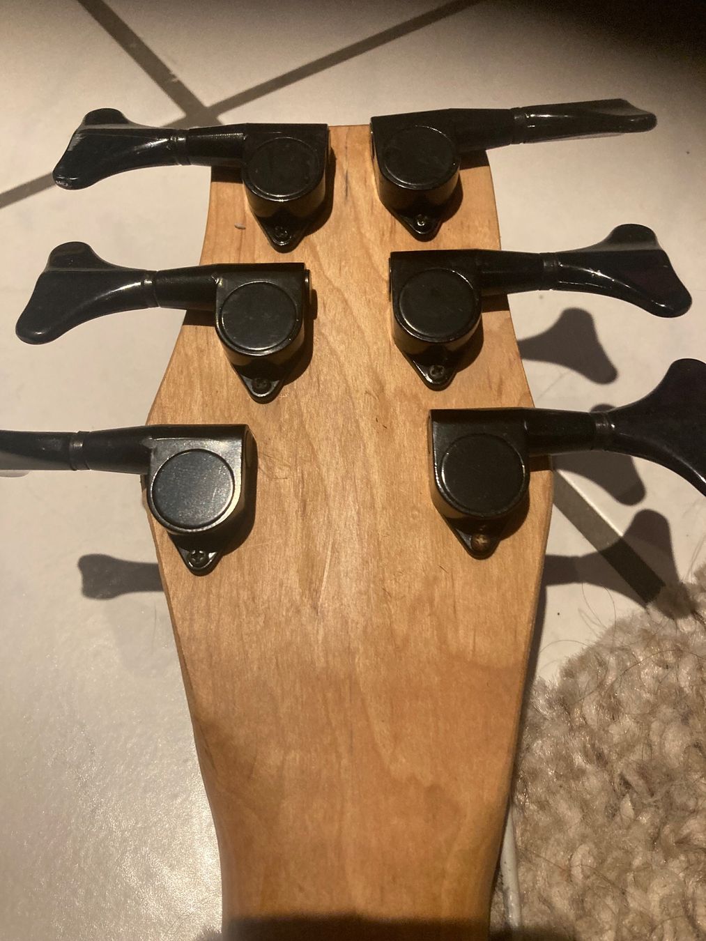 Strumenti musicali: Roter E-Bass mit 6 Saiten – Usato da Bonstetten venduto da Knight2100 7