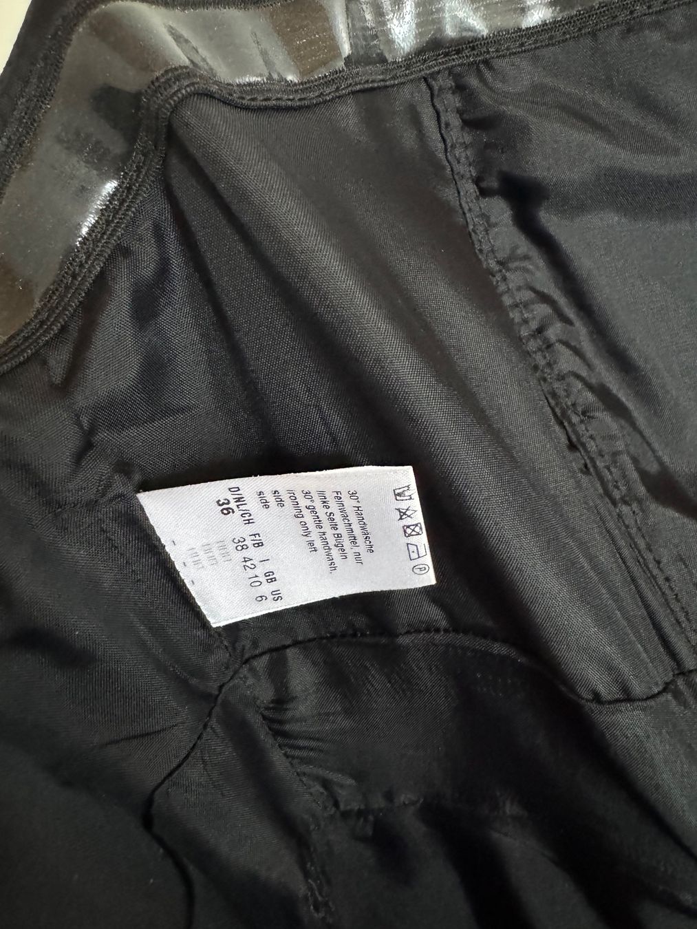Vestiti: Cocktailkleid schwarz, trägerlos – Usato da Gommiswald venduto da Aloha.Spirit 5