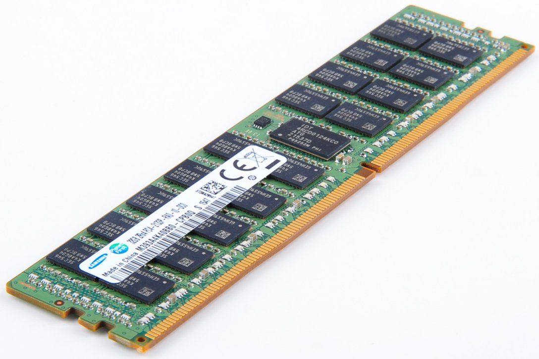 Samsung Memoria / RAM: Samsung 32GB - M393A4K40BB0-CPB0Q - PC4-2133P ECC RAM-Module – Usato da Heimberg venduto da 050_wv2k