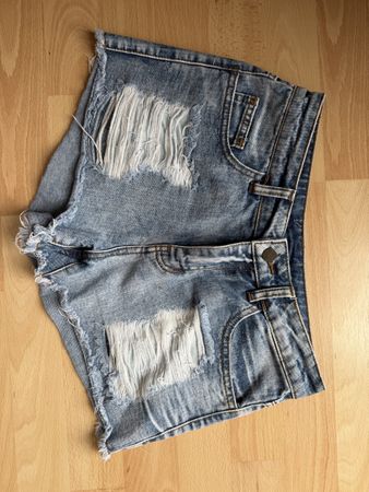 9 Sommer-Shorts, div. Farben & Styles, Grösse 34/36 ☀️