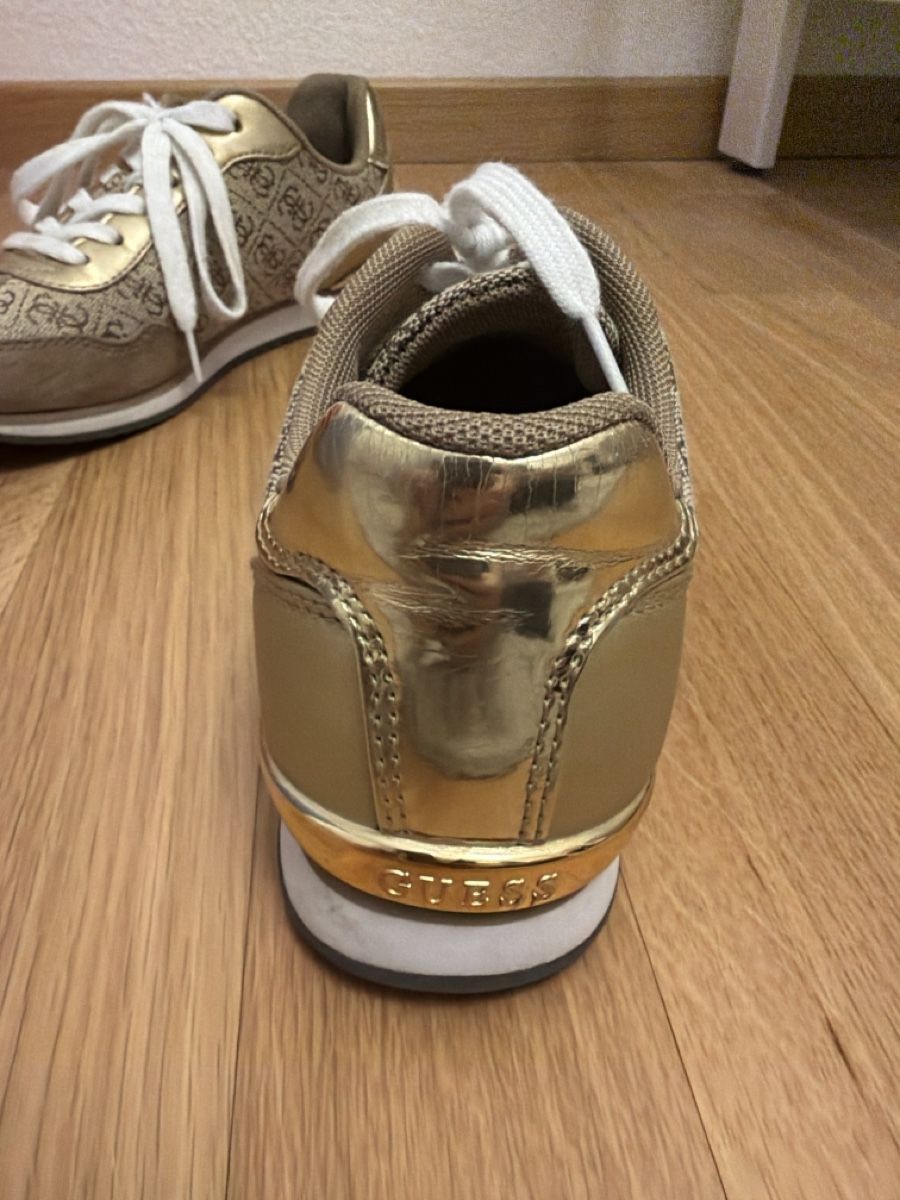 Guess Scarpe da donna: Guess Damen Sneaker Gr. 37 Gold – Nuovo (secondo la descrizione) da Meilen venduto da sculptur 3