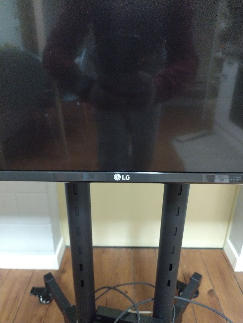 LG Televisori: LG TV 43" mit Hama Ständer – Nuovo (secondo la descrizione) da Scherz venduto da texmanu 5