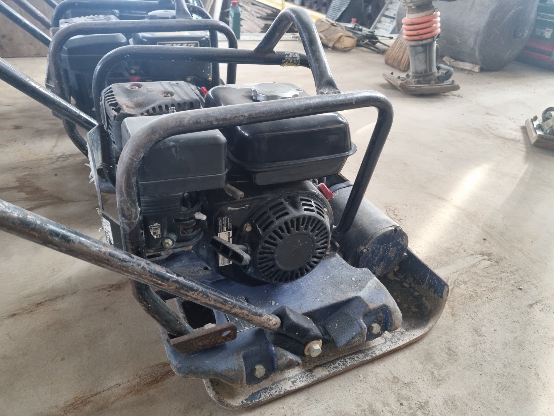 Hutter Toutes les machines: Plattenvibrator Hutter Mikasa V88 – D'occasion à Aarwangen par dan_q8sj 1