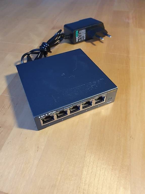 TP-Link Hub & Switch: Tp-link Switch – Usato da Kriens venduto da vaquero26