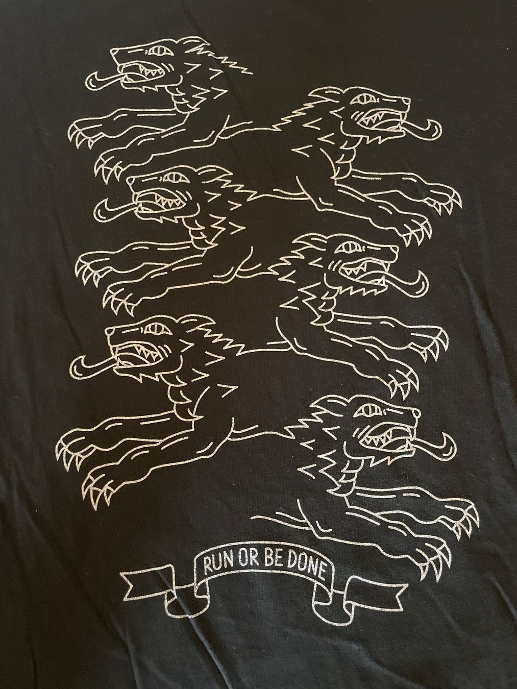 T-shirt: T-Shirt L - RUN OR BE DONE – Nuovo (secondo la descrizione) da Zürich venduto da maroccm 2
