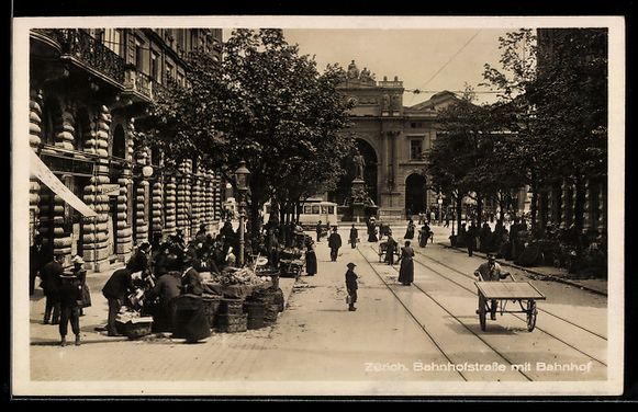 Cartoline postali: AK Zürich, Bahnhofstrasse mit Bahnhof – Usato da Berlin venduto da bartko-reher