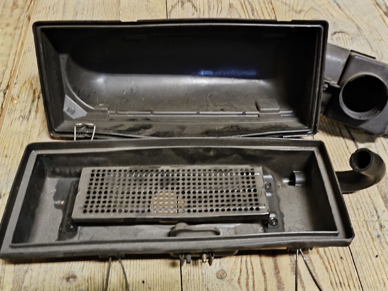 Volkswagen Toutes les pièces auto: Luftfilterkasten VW Käfer ab 69 Jg. – D'occasion à Lausen par Chaldrian 1