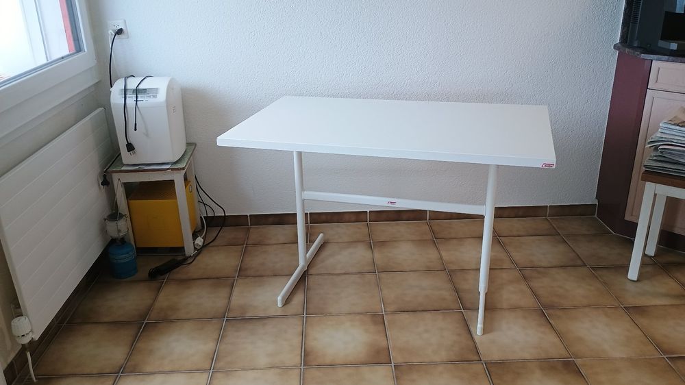 Schaffner Tische: Schaffner Metall-Tisch Weiss, 117 x 70 - in TOP Zustand – Gebraucht aus Dietikon von esOctopus 4