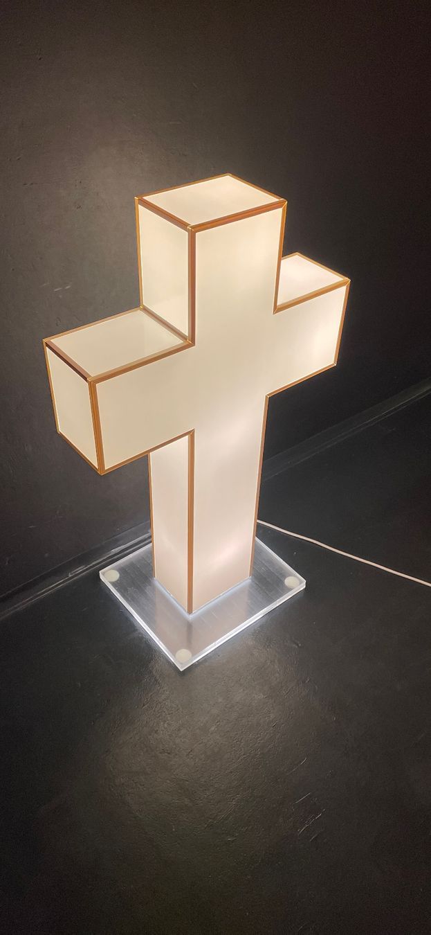 Lampen: Design Stehlampe Weisses Kreuz – Gebraucht aus Wangen b. Olten von Mertz 1