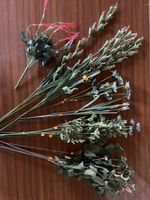 Kunstblumenlaub und -stängel für gehäkelte Blüten