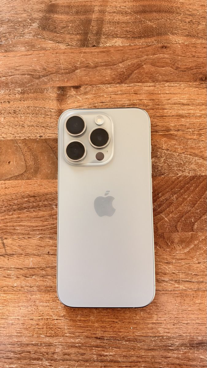 Apple Telefoni cellulari / Smartphones: iPhone 15 Pro, 256GB, Titanum – Usato da Zürich venduto da shopping_x8df