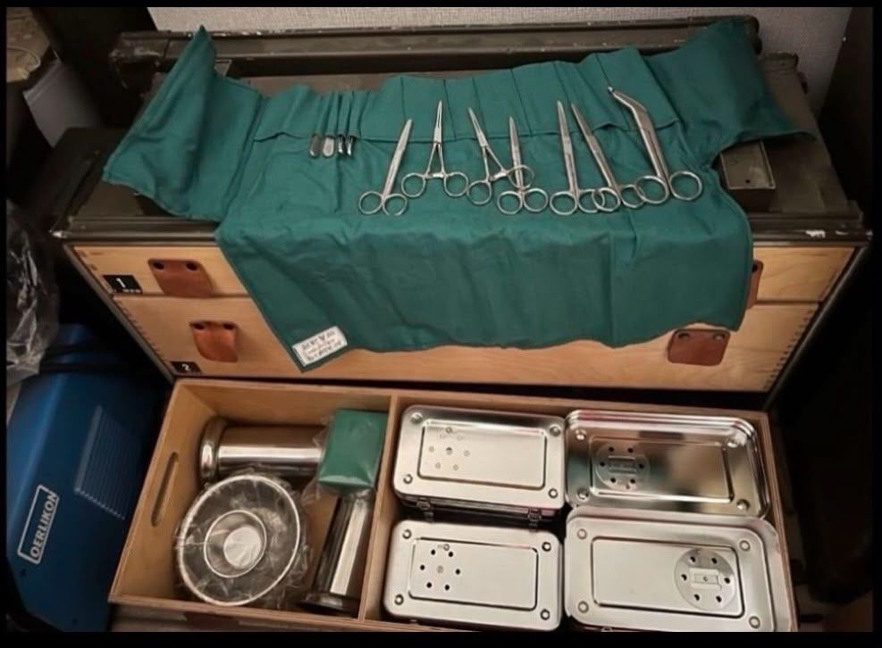 Attrezzatura & Pezzi di ricambio: Kiste Pflegematerial Spital CH Armee – Usato da Monte Carasso venduto da Alexclio 3