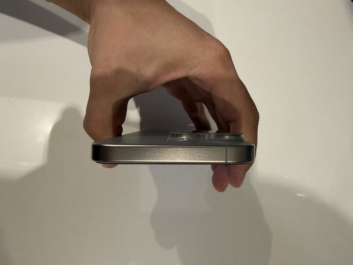 Apple Telefoni cellulari / Smartphones: Iphone 15 Pro Max 256GB silber – Nuovo (secondo la descrizione) da Basadingen venduto da rya_n9tc 3