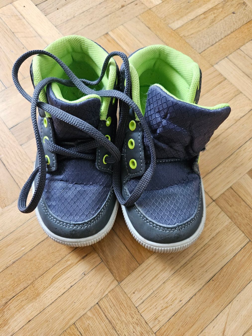 Scarpe da uomo: Turnschuhe / Sneaker Gr. 27 – Usato da Unterengstringen venduto da saraman
