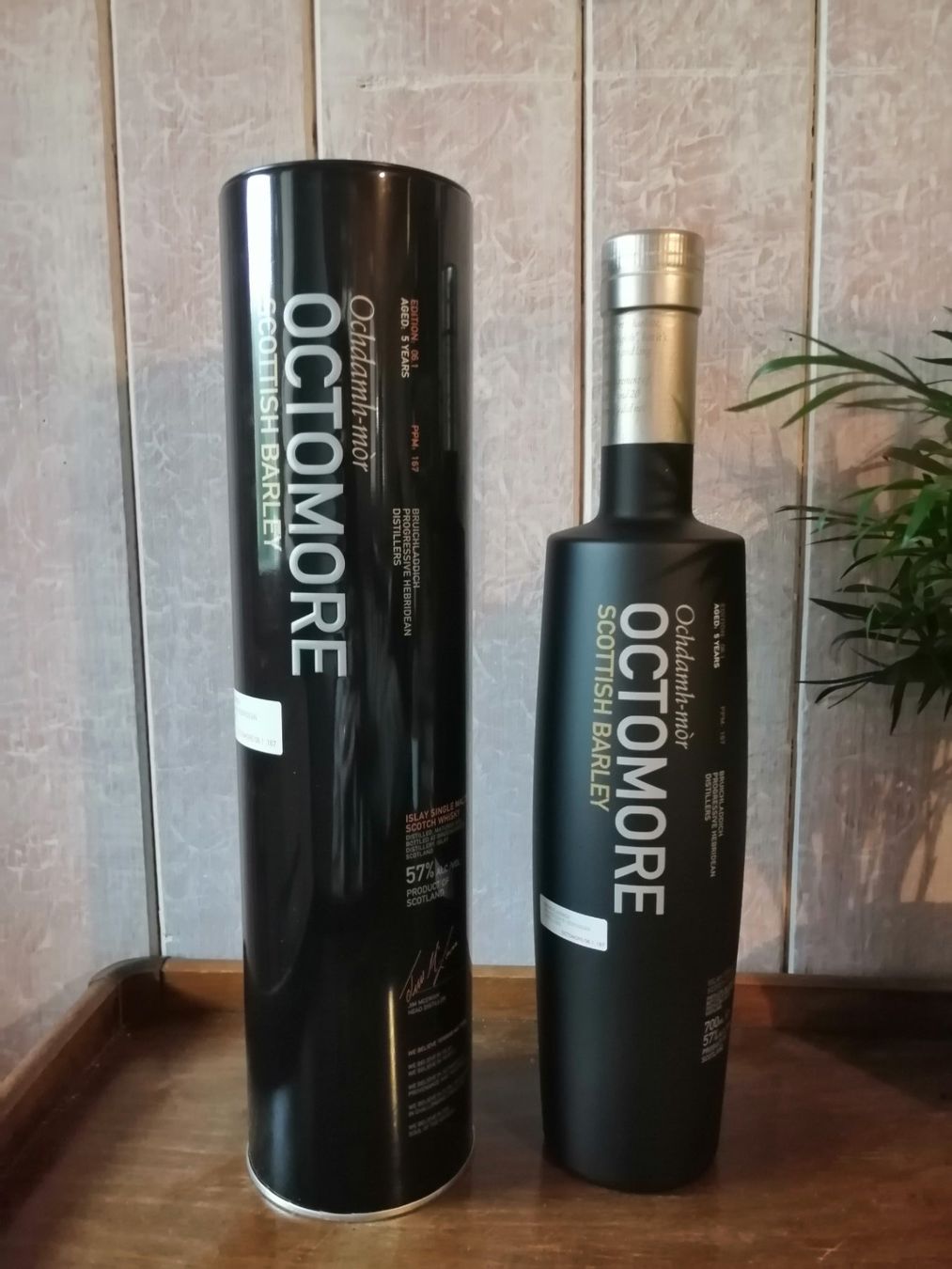Octomore Bevande alcoliche: Bruichladdich Octomore 6.1 – Nuovo e nell'imballaggio originale da Bern venduto da tomri7