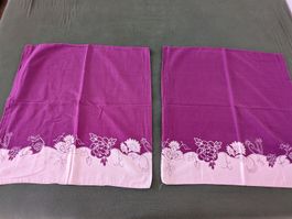 Zwei Kissenbezüge violett mit Blumenmuster gebraucht 65/65cm