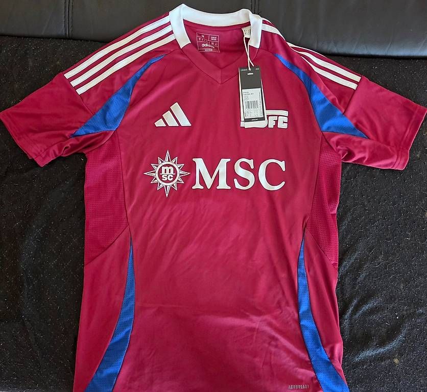 Adidas Leibchen & Hosen: Maillot Servette FC – Neu (gemäss Beschreibung) aus Confignon von Tibinhosfc