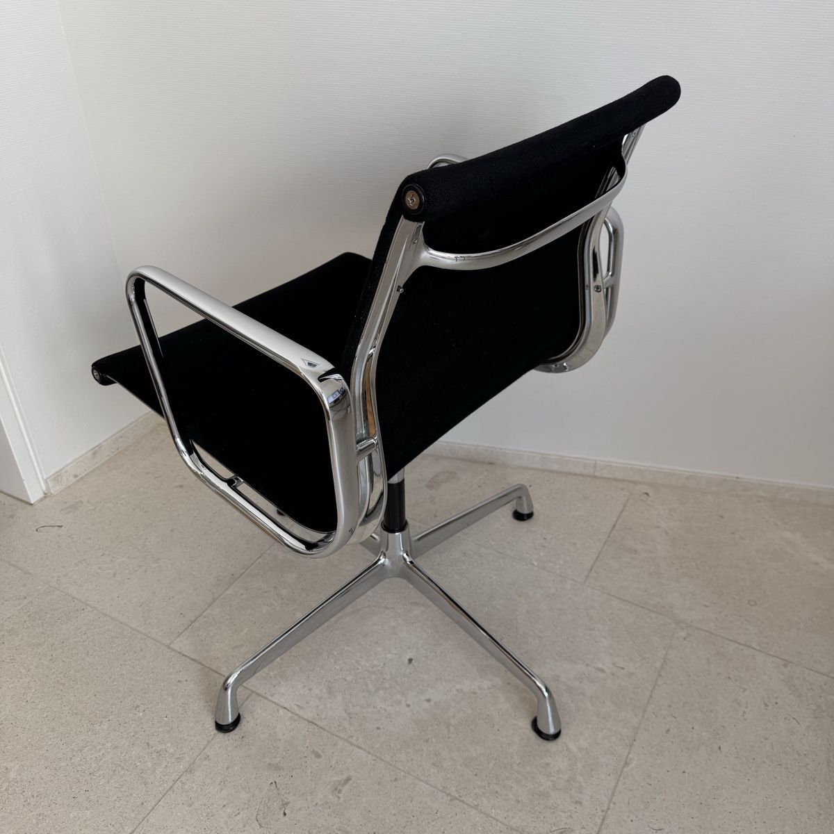 Vitra Sedie: Vitra EA 108 Eames Aluminium Chair Hopsak – Usato da Zürich venduto da Fontana101 3