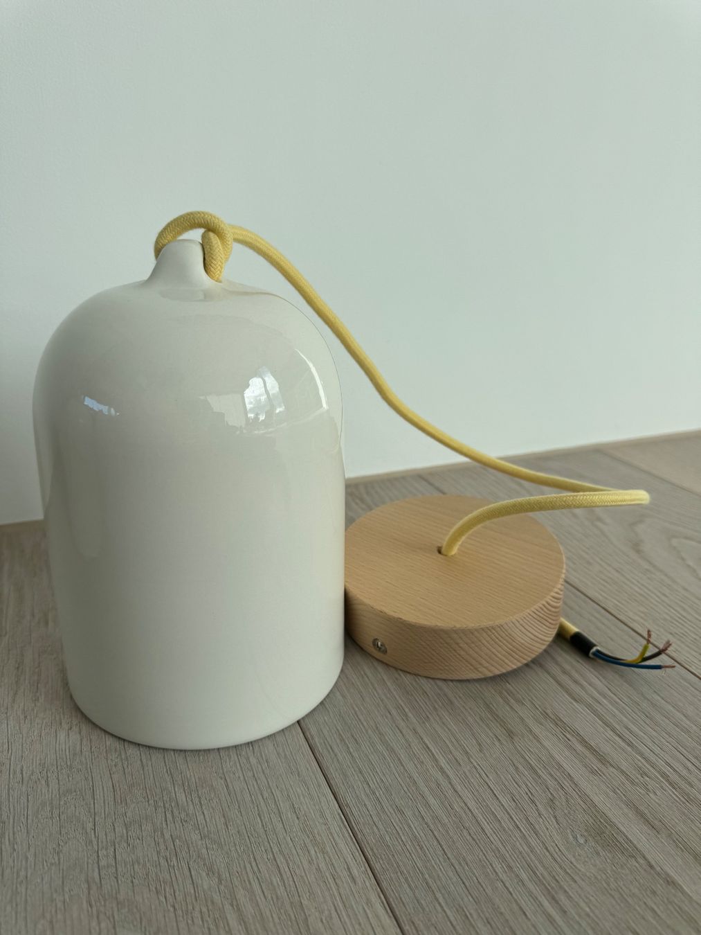 Lampadari & plafoniere: 3 glockenförmigen Keramik-Pendelleuchten – Usato da Meggen venduto da telemama 1