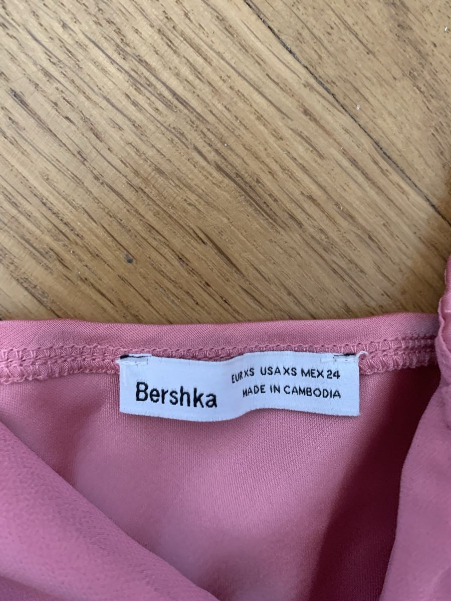 Bershka Kleider: Robe satin rose Bershka – Neu und originalverpackt aus Genève von rez_c6c6 2