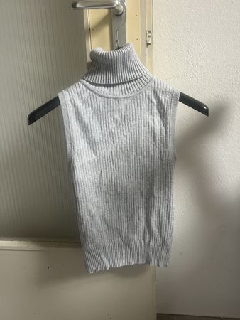 Stradivarius Rollkragen Top ärmellos grau Grösse S
