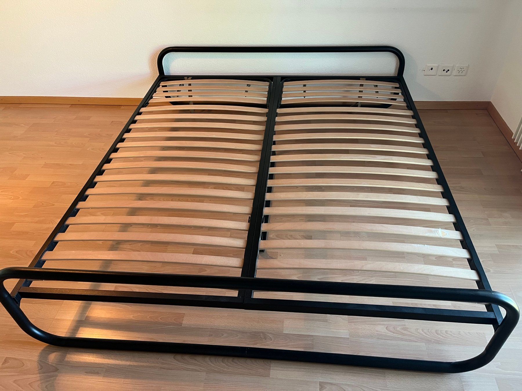 Interio Betten: Doppelbett-Gestell mit Lattenrost – Gebraucht aus Steffisburg von marpet3612 1