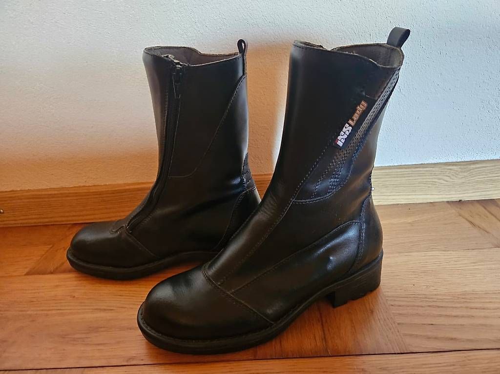 Pantalons: Motorradzubehör – D'occasion à Basel par mirjamlarissa 4