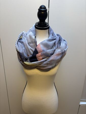 Damen Schal mit abstraktem Muster
