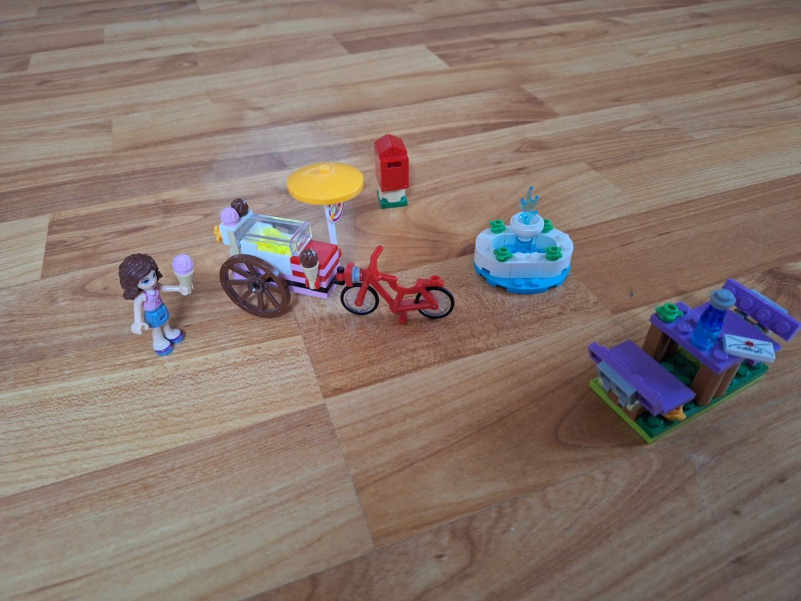 Lego Giocattoli: Lego Friends Set 41030. Glace-/Eisstand – Usato da Glashütten venduto da Christheswiss 3