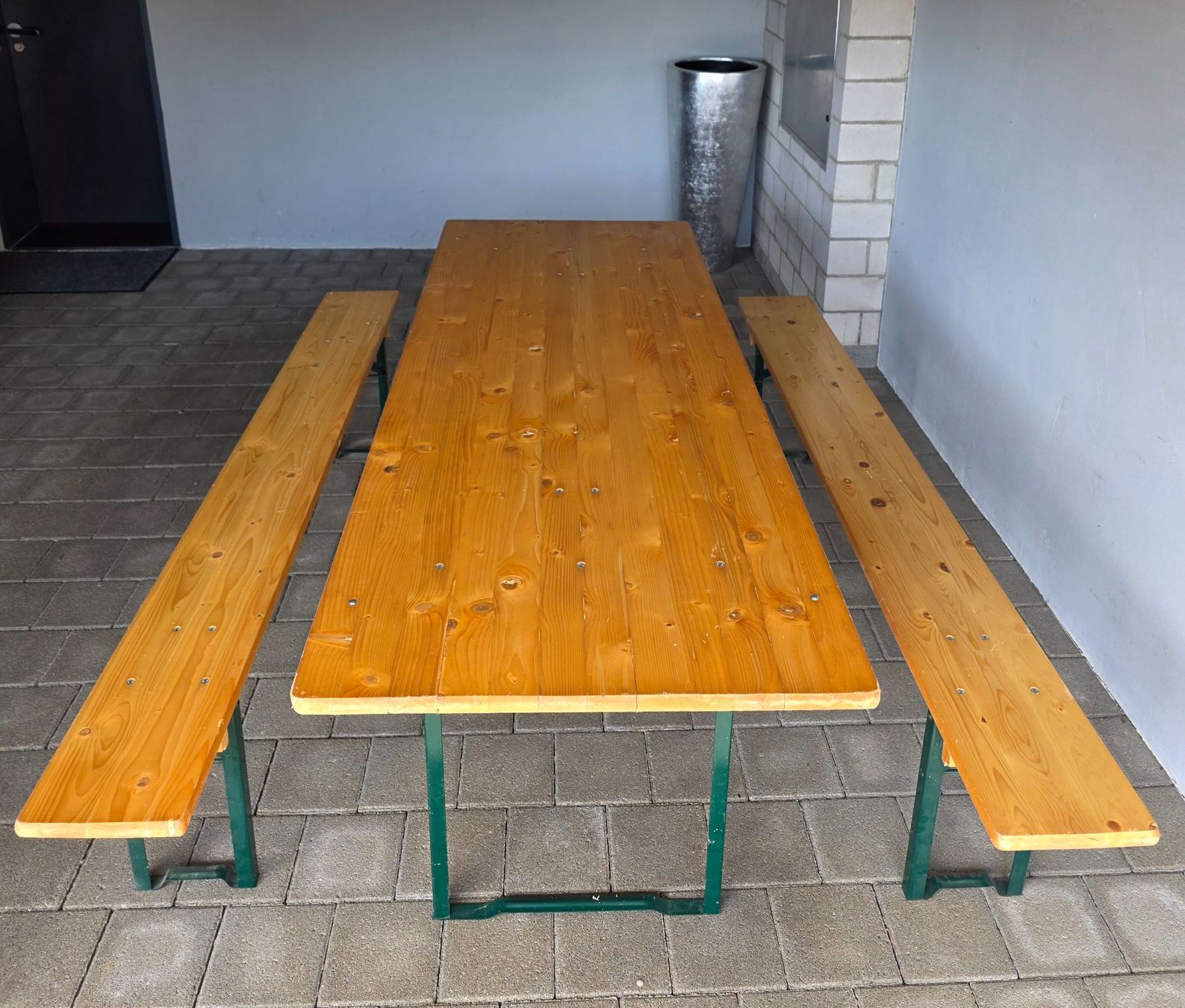 Tische: Partytisch mit zwei Bänken – Gebraucht aus Bronschhofen von rhycardo 1