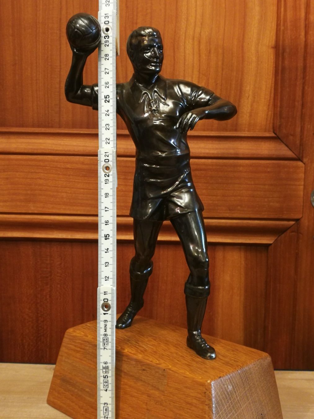 Statuette: Bronzefigur werfender Handballer – Usato da Wagenhausen venduto da Simbad 5