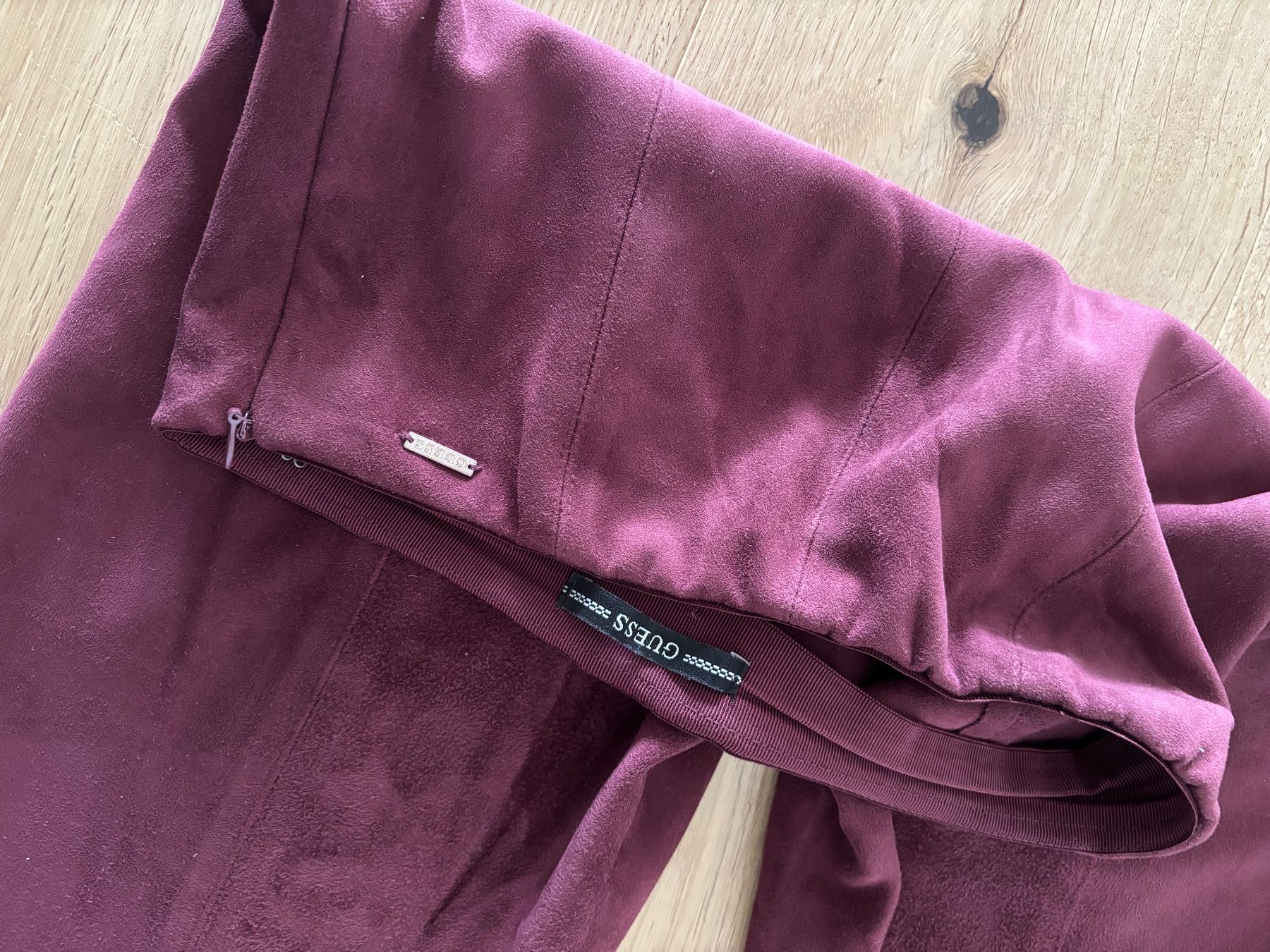 Guess Leggings: Guess Wildleder Leggings / Hose – Usato da Winznau venduto da Lauralavera1 4