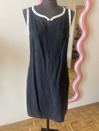 ’S Max Mara Kleid – Navy mit weissem Kragen