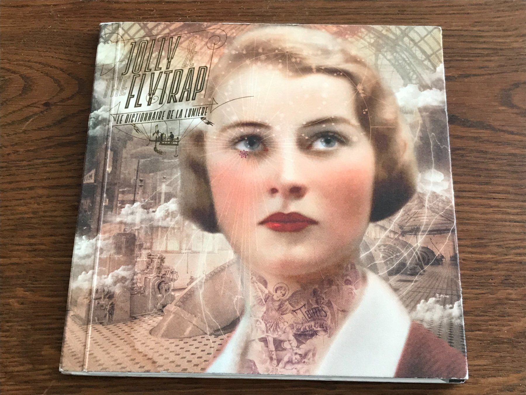 CD: JOLLY & the FLYTRAP Le Dictionnaire de la Lumière - Signiert – Usato da Buchs AG venduto da Archie
