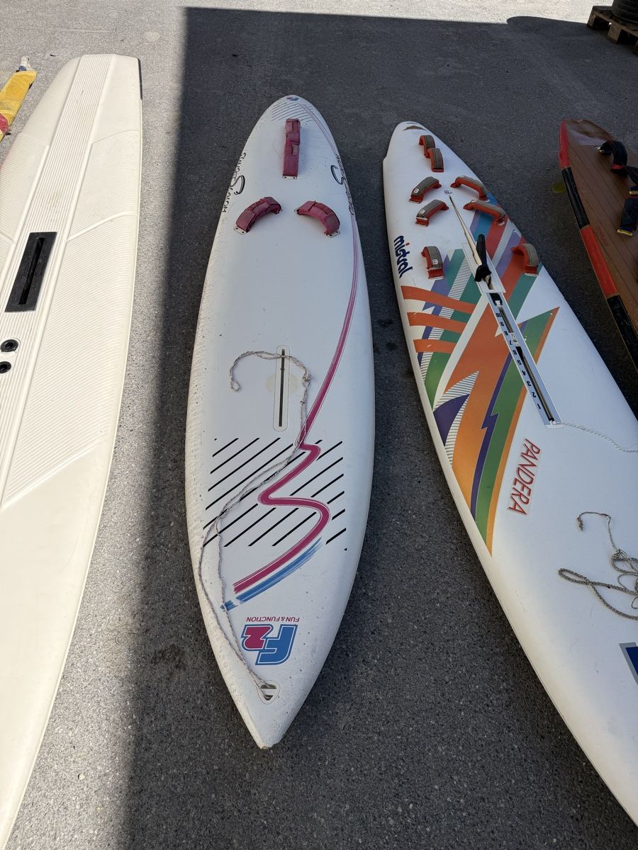 Tavole da surf e di nuoto: Top Windsurf - Surfboard - Surfbrett + Ausrüstung – Usato da Näfels venduto da Meelis