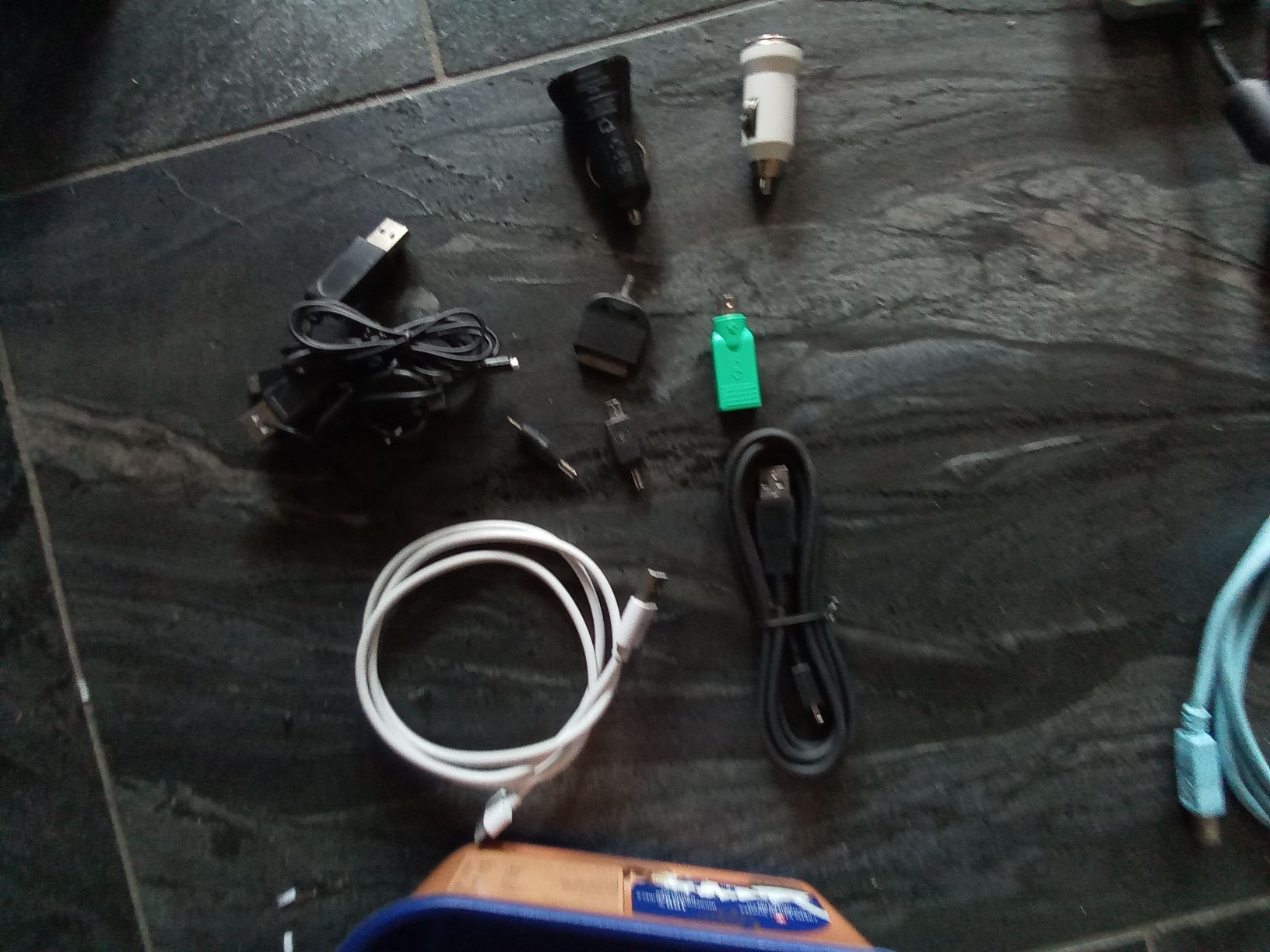 Kabel: viele USB Kabel Stecker und netzteile – Gebraucht aus Castione von Markus_Winter_Ticino 1