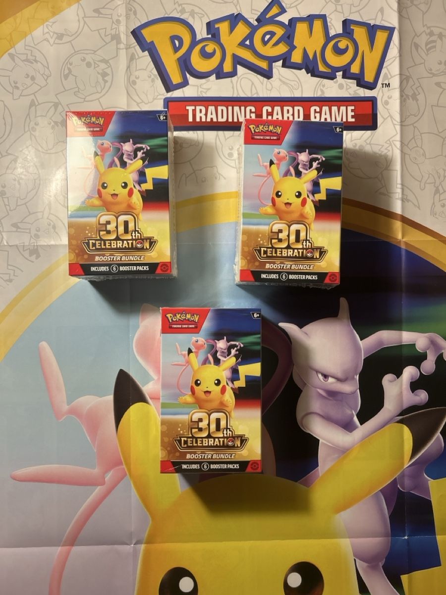 Pokémon Carte collezionabili: Pokemon 3x 30th Celebration Booster Bundle EN – Nuovo e nell'imballaggio originale da Reutlingen venduto da Rodrigo_Machado