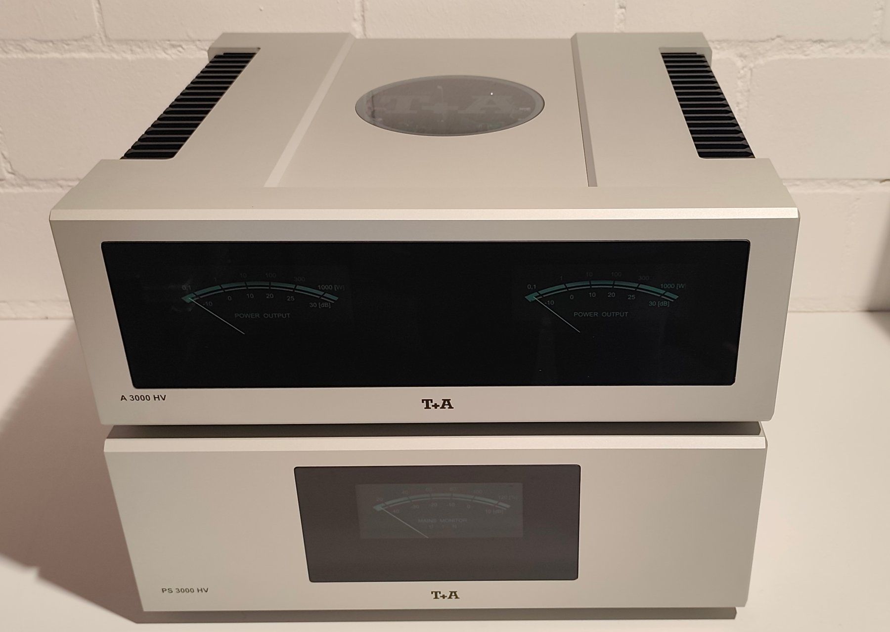T+A Amplificatori: T+A A 3000 HV mit PS 3000 HV – Nuovo (secondo la descrizione) da Toffen venduto da RohrerHiFiAG