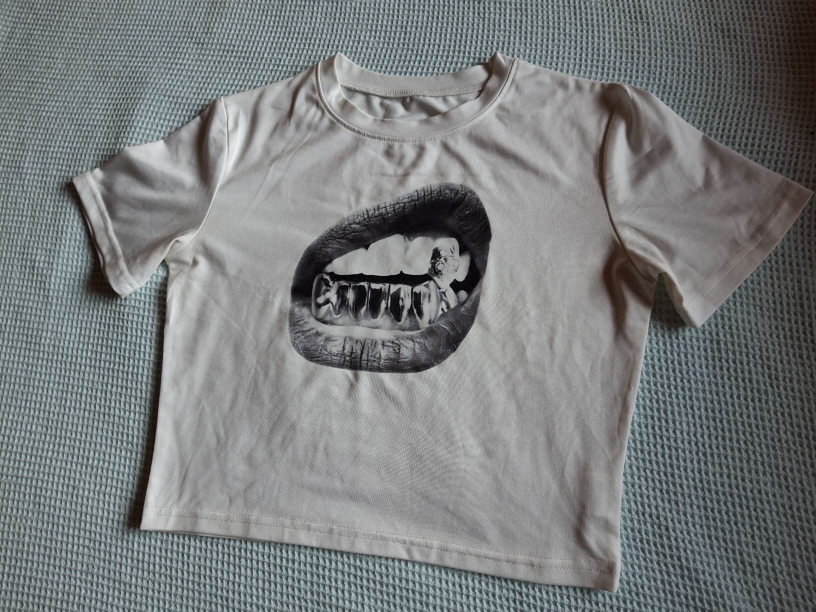 T-Shirts: T-shirt imprimé bouche taille S  – Gebraucht aus Villiers von san_jn5w