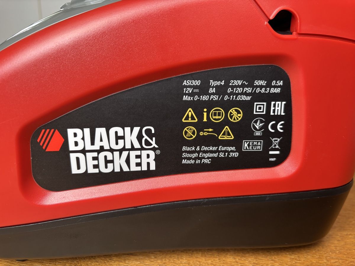 Compresseurs: Black&Decker ASI 300 Kompressor – D'occasion à Urdorf par Jack-- 1