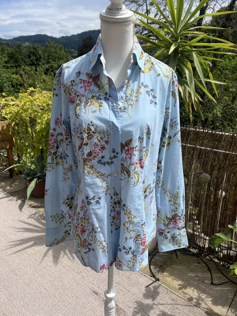 Camicette: Hellblaue Bluse mit Blumenmuster, elegant, Grösse 38 – Usato da Hinwil venduto da Szaeni