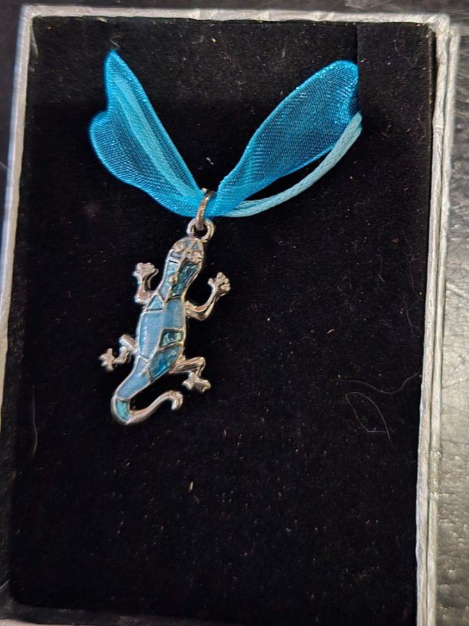 Ciondoli: Lot 3 pendentifs artisanaux  lézards – Nuovo (secondo la descrizione) da Bévilard venduto da CHUCKMAVIS 1
