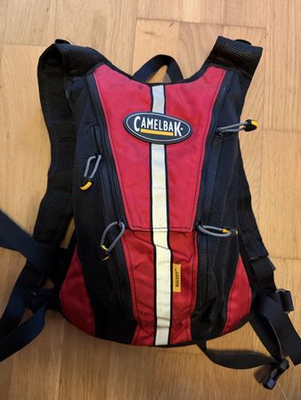 CamelBak Rocket Trinkrucksack / Fahrradrucksack – Rot/Schwar