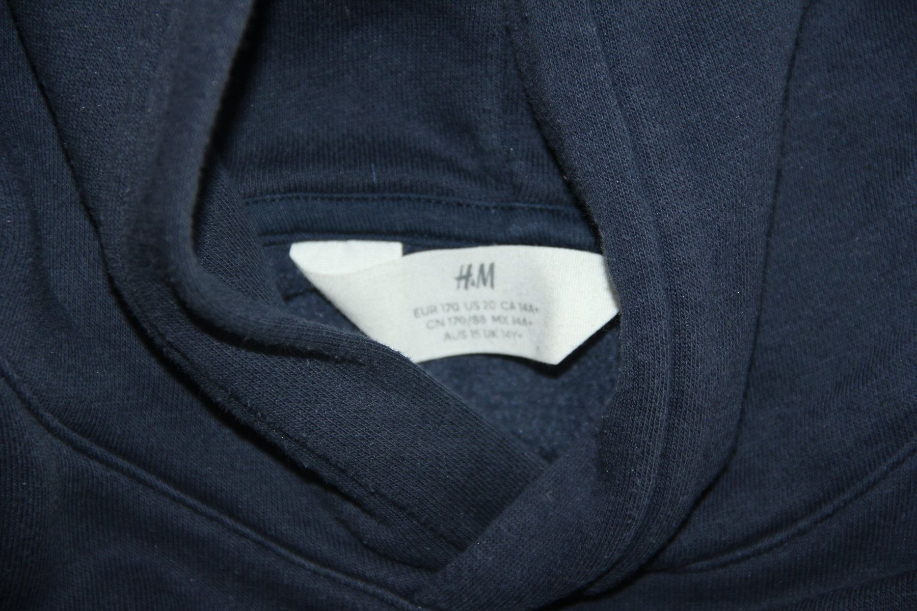 H&M Maglioni & Felpe: dunkelblauer Pullover / Hoddie in der Grösse 170 – Usato da Zürich venduto da Mola80 1