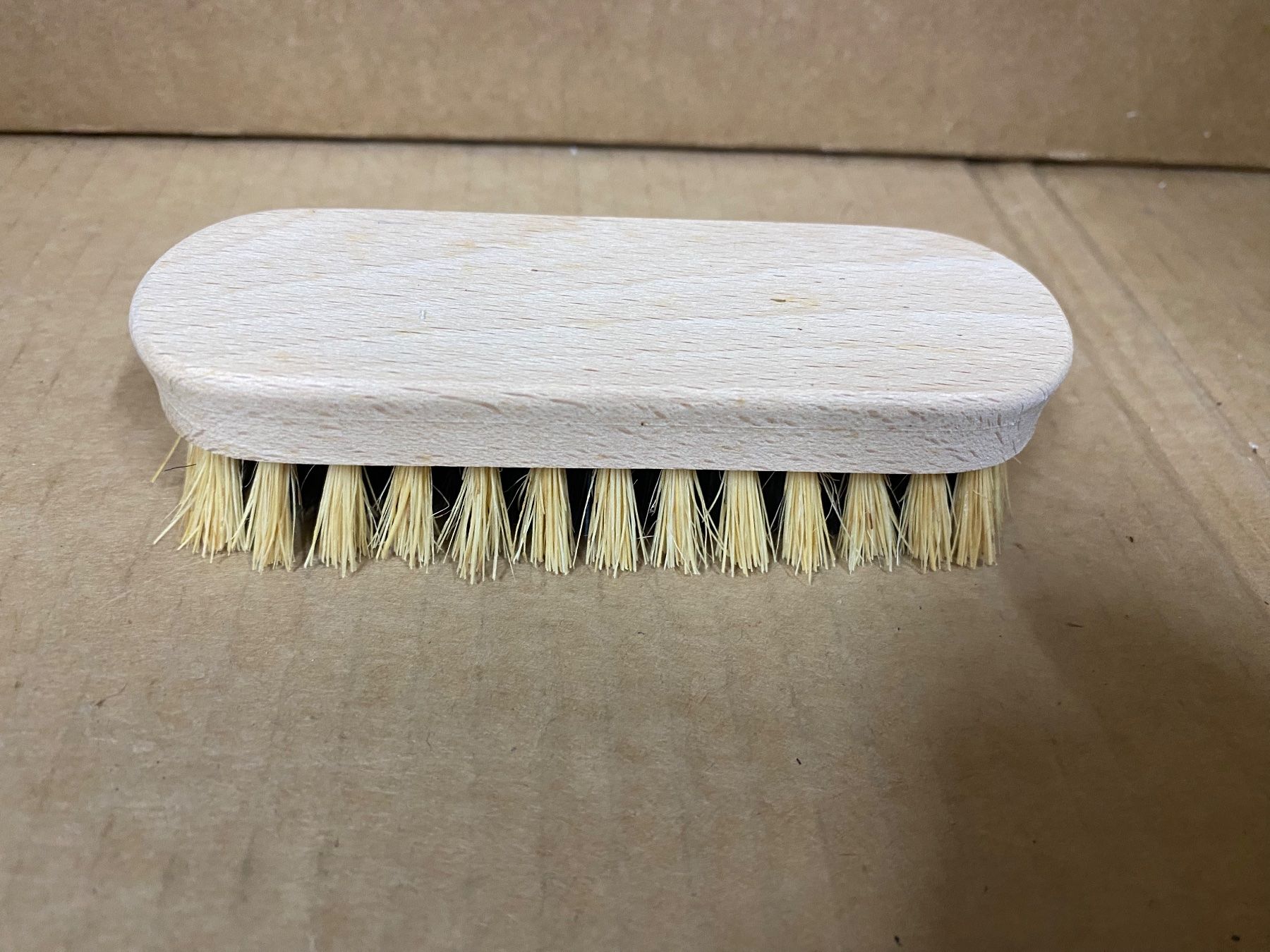 Sonstige Kleidung & Accessoires: Nagel- oder Schuhbürste aus Holz – Gebraucht aus Eschlikon TG von 1.-