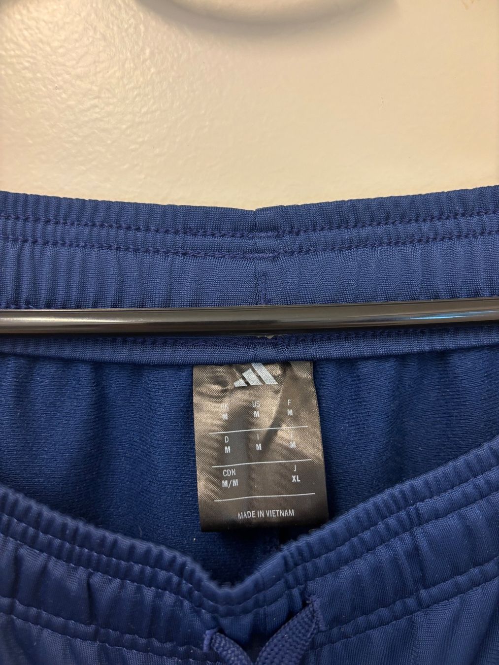 Adidas Hosen: Adidas Trainingshose – Neu (gemäss Beschreibung) aus Zürich von mc__2kll 2
