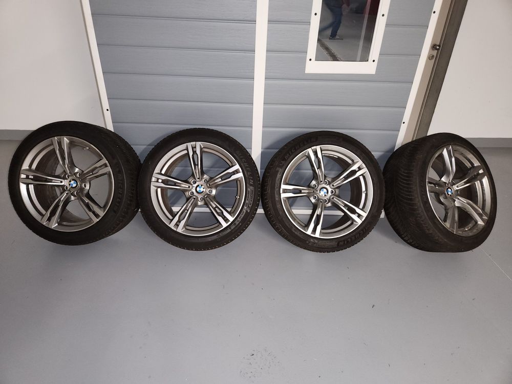 Maisto BMW M5 avec roues personnalisées au 1:18 dans la boîte