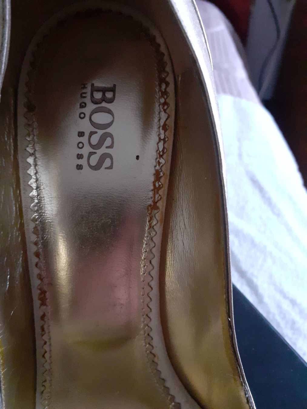 Hugo Boss Scarpe da donna: Scarpe pelle oro H.BOSS – Usato da Morbio Inferiore venduto da vin_fdj2 3