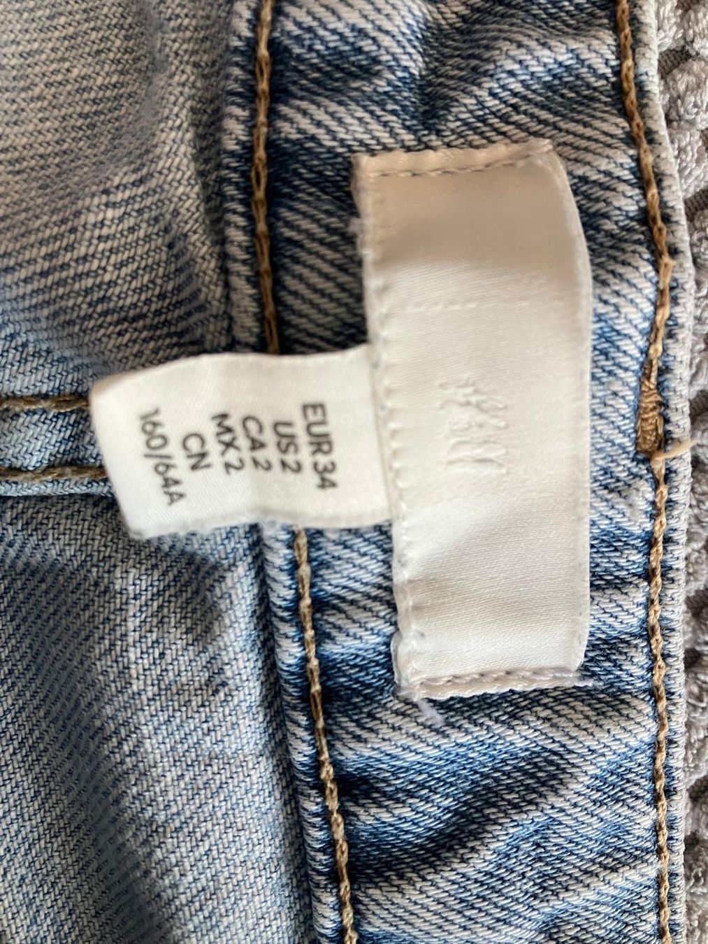 H&M Jeans: H&M Jeans  Grösse 34 – Gebraucht aus Allenwinden von Obalu 1