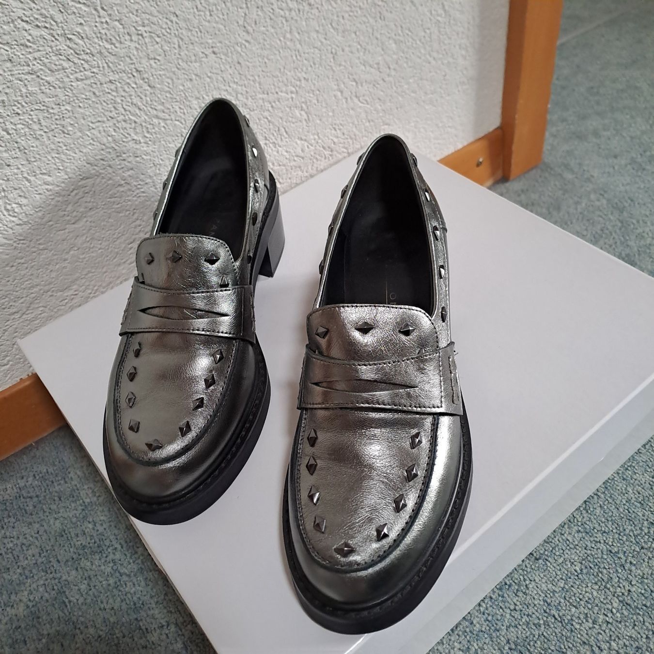 Damenschuhe: Silberne Lederschuhe, Grösse 39, NP 198.--. – Gebraucht aus Frauenfeld von Andadaa 2